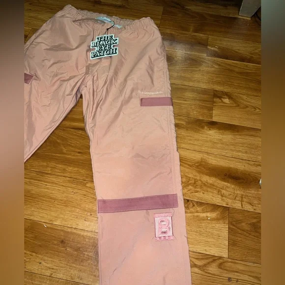Black eye patch pink nylon cargo pants size small NWT